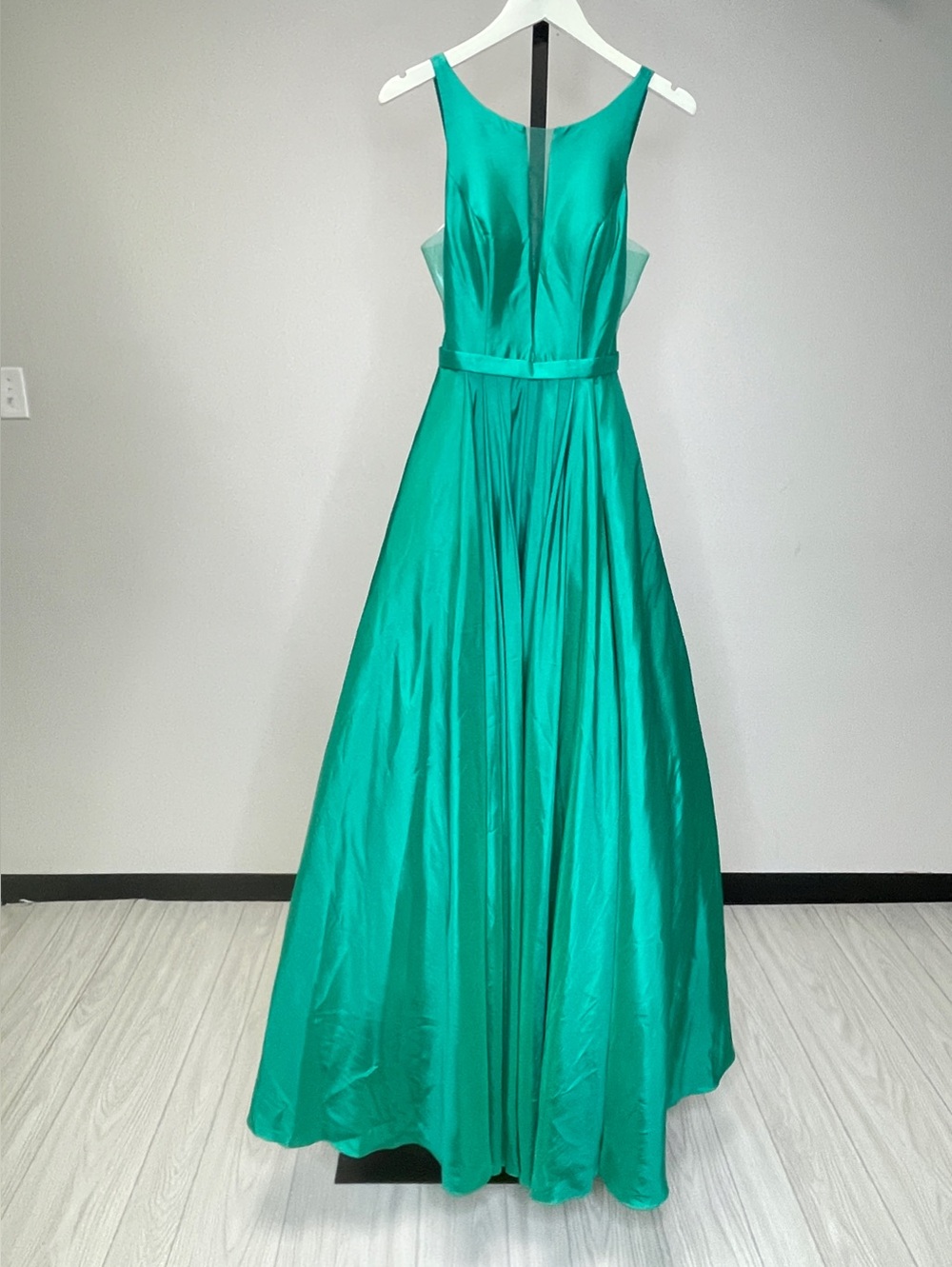 Sherri Hill Emerald Green Satin A‑Line Prom Gown